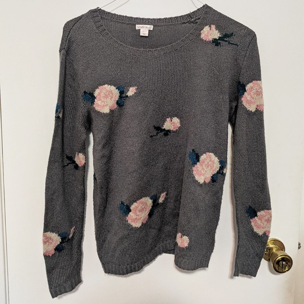 GREY SWEATER WITH ROSES